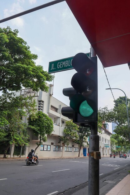 Foto eine ampel in surabaya