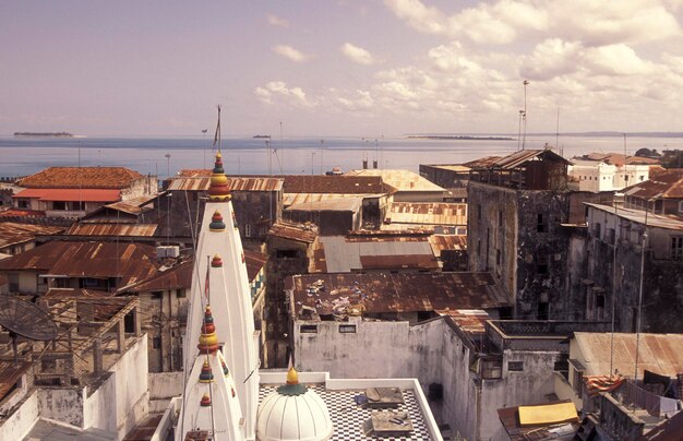 eine Aussicht auf die Altstadt von Stone Town auf der Insel Zanzibar in Tansania Tansania Zanzibar Stone Town Oktober 2004