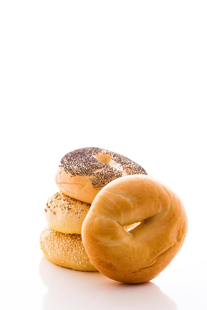 Eine Auswahl an leckeren, frisch gebackenen Bagels.