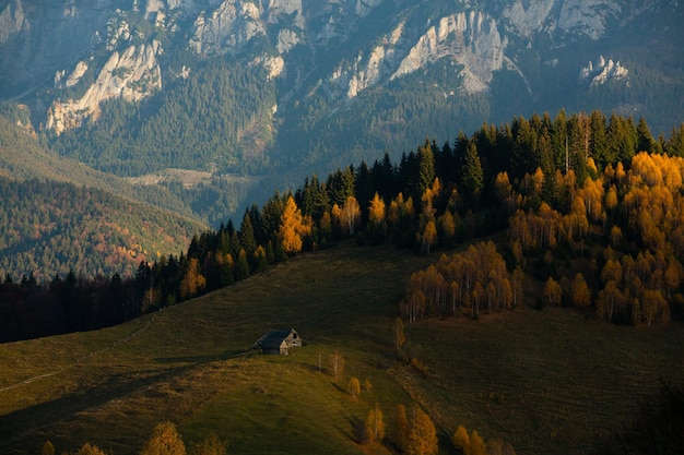 Eine bezaubernde Berglandschaft im Bucegi-Gebirge, Karpaten, Rumänien