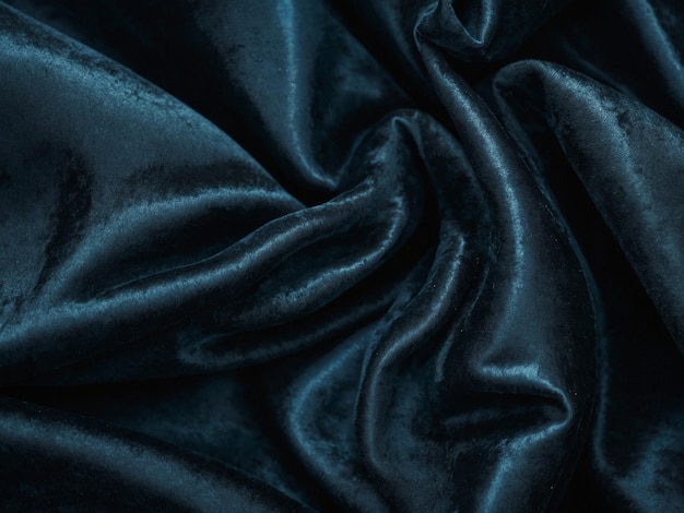 eine blaue Seidendecke mit schwarzem Hintergrund