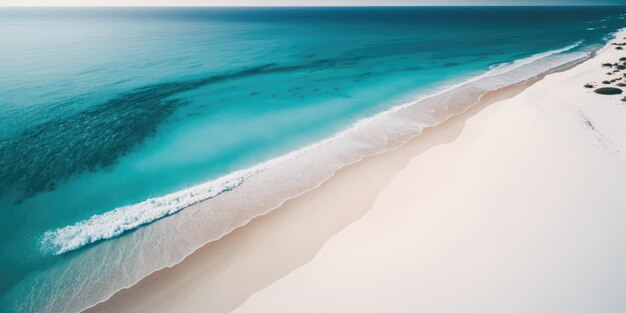 Eine blaue und weiße Strandszene mit einem blauen und weißen Sand und dem Wortozean in der Ecke.