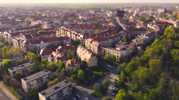 Eine Drohnenansicht der Altstadt in Legnica, Polen