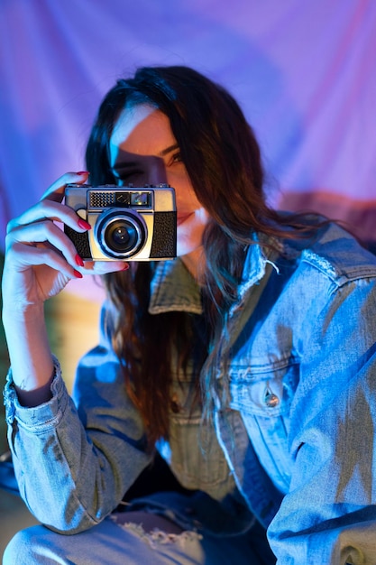 Foto eine frau, die in voller länge fotografiert