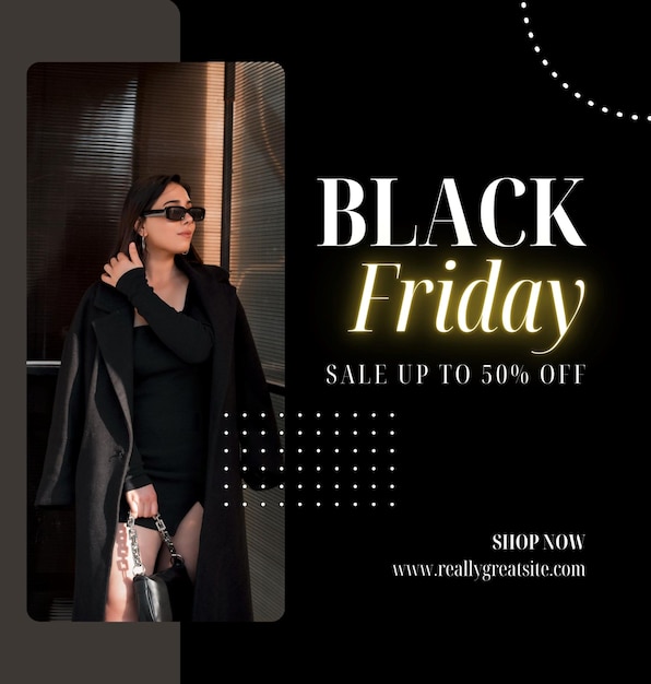 eine Frau steht vor einem schwarzen Schild, auf dem steht: Black Friday Sale