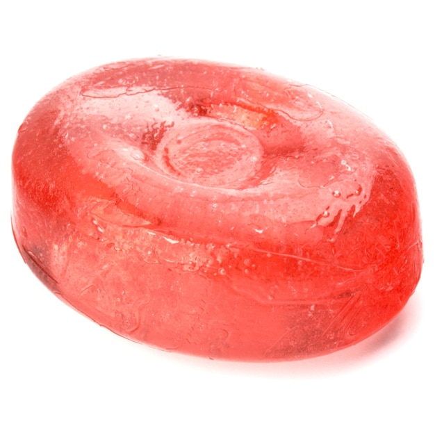 Eine Frucht Hartzucker Kandis gekocht süß oder Zucker Pflaume isoliert auf weißem Hintergrund Ausschnitt