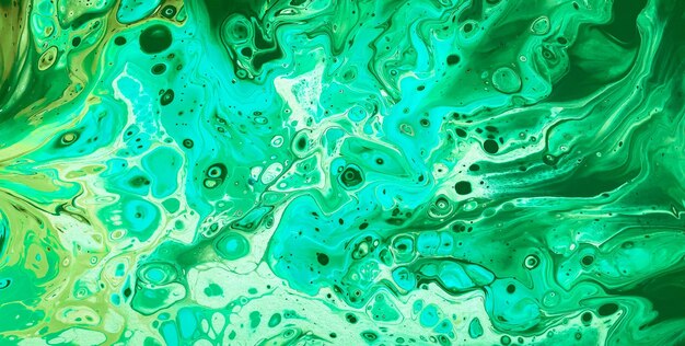 eine grüne und blaue Flüssigkeit mit einigen Blasen darin