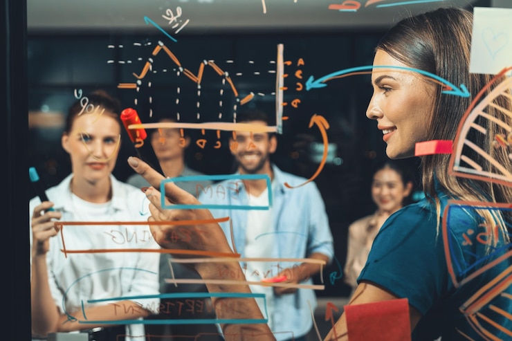 Foto eine gruppe intelligenter geschäftsleute präsentierte dem investor tracery eine geschäftsstrategie