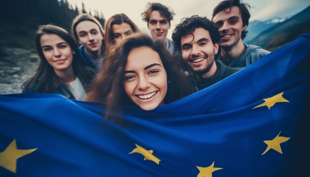 Eine Gruppe junger Leute macht ein Selfie im Hintergrund. Die Flagge der Europäischen Union weht.