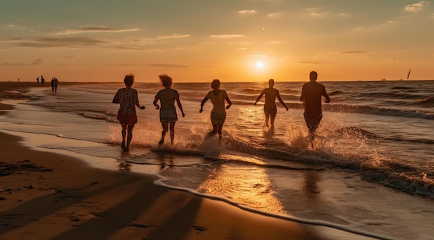 Eine Gruppe von Menschen läuft bei Sonnenuntergang am Strand