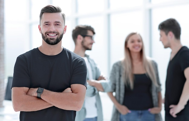 Eine Gruppe von Menschen legte ihre Hände zusammen