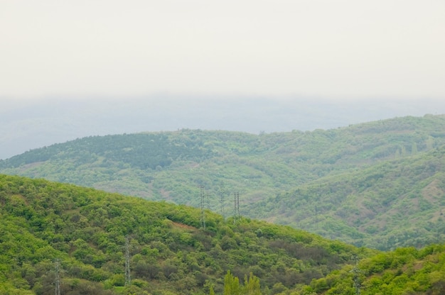 Eine inspirierende malerische Sommerfeldlandschaft Krimberge Krimhalbinsel Die Halbinsel wurde der Russischen Föderation Ukraine angegliedert