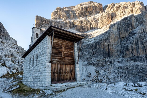 Eine kleine Kirche in den Dolomiten Italien