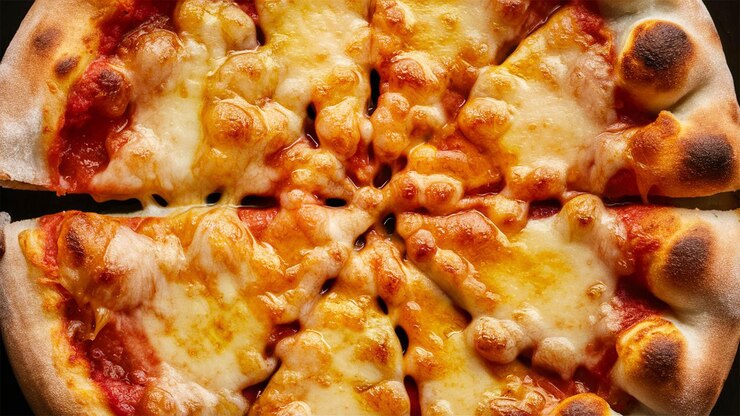 Eine köstliche Pizza mit Käse