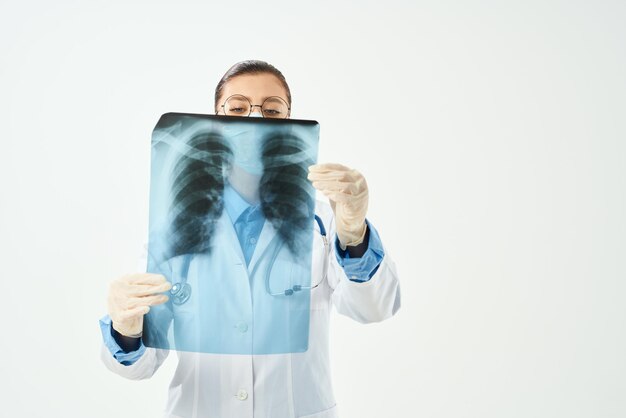 Foto eine krankenschwester in einem weißen mantel röntgenuntersuchung diagnostik hochqualitätsfoto