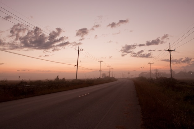 Eine Landstraße in Thailand morgens