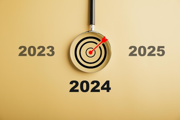 Eine Lupe konzentriert sich auf das Symbol von 2024