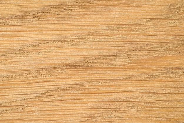 Eine Nahaufnahme einer Holzstruktur, die braun ist und eine raue Textur hat.