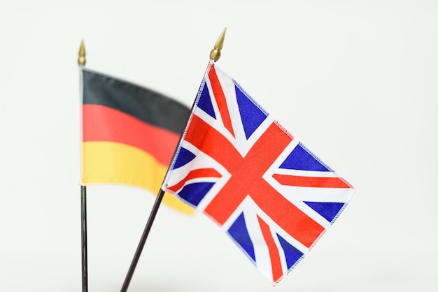 Eine Nationalflagge mit einem Symbol des Landes