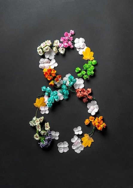 Eine Nummer acht aus Blumen als Symbol für den 8. März, den internationalen Frauentag