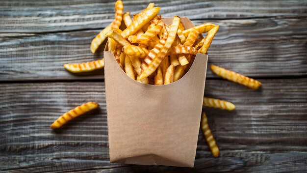 Eine Papiertüte mit Pommes Frites