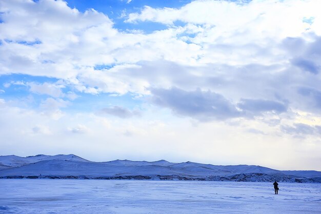 eine person winter berge, landschaft reisen wandern