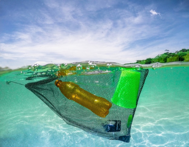 Eine Plastikflasche vom ocwan auswählen, bereiten auf