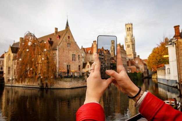 Eine Reise durch das alte Europa. Fotografieren Sie die berühmte Aussicht von Brügge per Smartphone