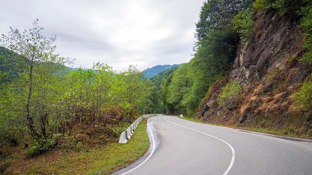 Eine ruhige Fahrt in die Berge