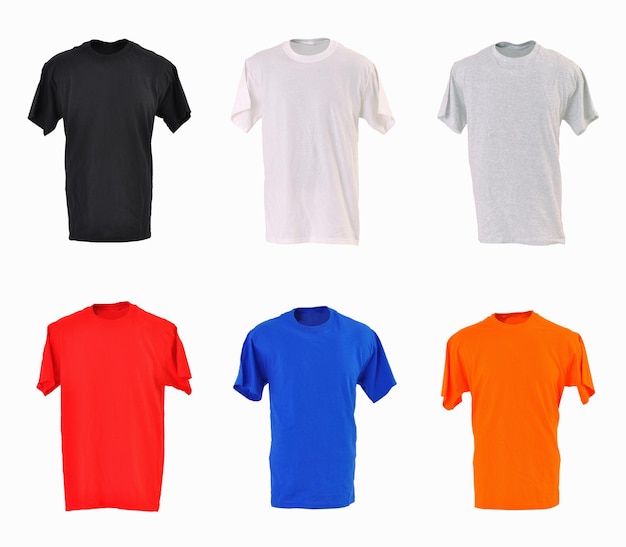 eine Sammlung von Hemden mit einem mit dem orangefarbenen und dem anderen mit dem weißen T-Shirt auf der linken Seite