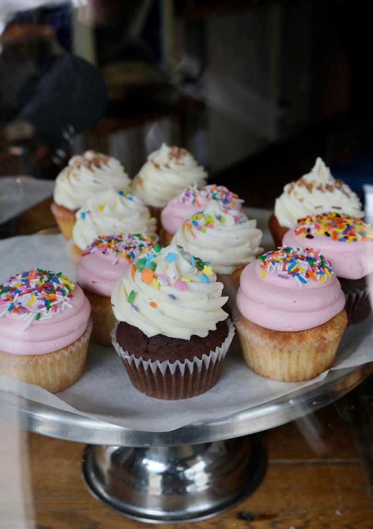 Foto eine sammlung von süßen cupcakes