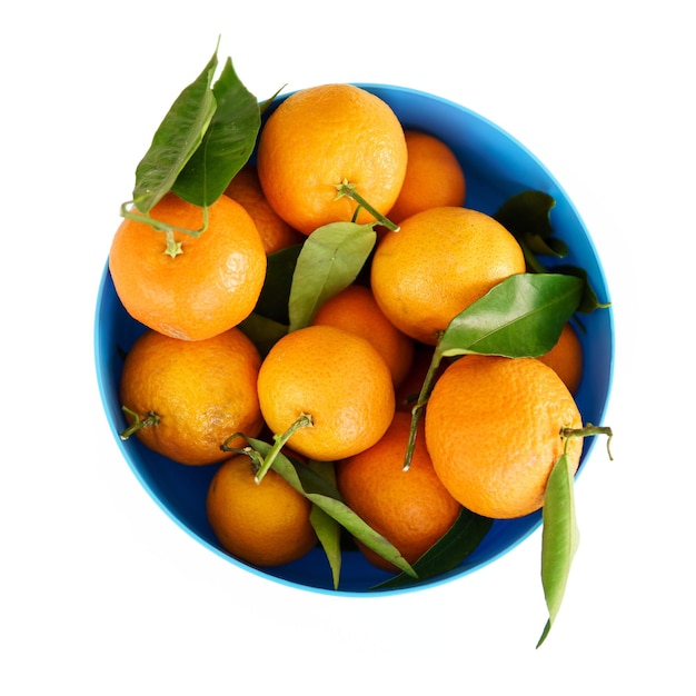Eine Schale mit Mandarinen, Mandarinen, Clementinenfrüchten, Isolated on White Background. Gesundheit und fit