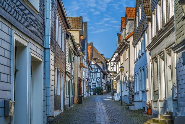 Foto eine schmale gasse inmitten von gebäuden in der stadt