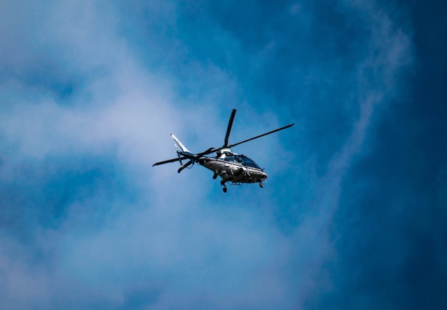 Eine schöne Aufnahme des Hubschraubers im Flug