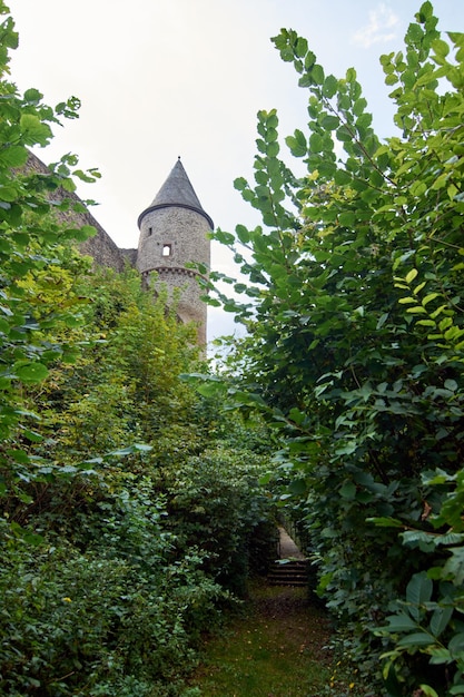 Eine schöne Aufnahme des Schlosses von Bourscheid, Luxemburg