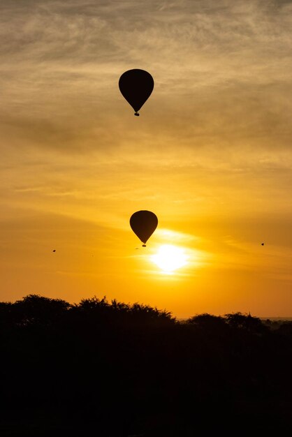 Eine schöne Aussicht auf Ballons in Bagan Myanmar