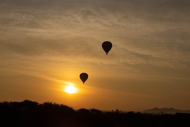 Eine schöne Aussicht auf Ballons in Bagan Myanmar