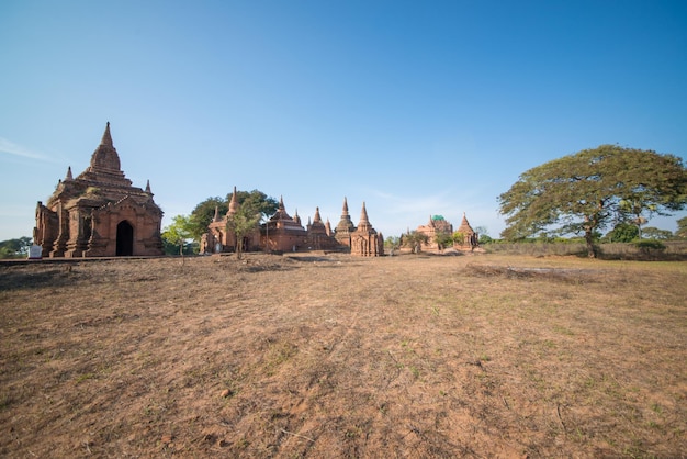 Eine schöne Aussicht auf buddhistische Tempel in Bagan Myanmar