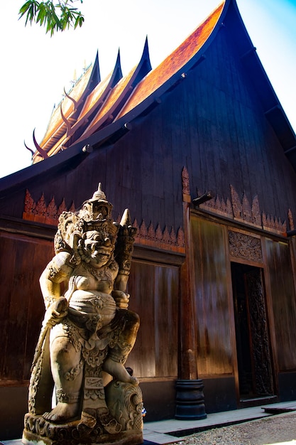 Eine schöne Aussicht auf das Baan Dan Museum in Chiang Rai Thailand