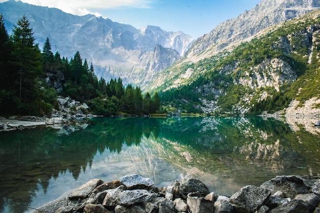 Eine schöne Aussicht auf den Aviolo-See