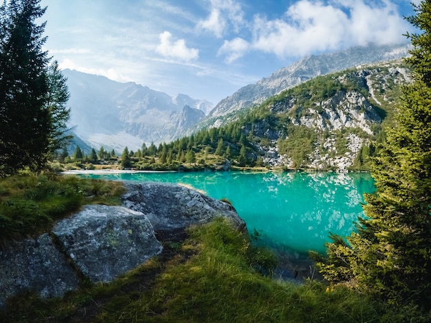 Eine schöne Aussicht auf den Aviolo-See