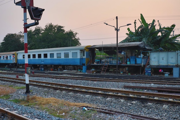 Eine schöne Aussicht auf den Bahnhof Ayutthaya in Thailand