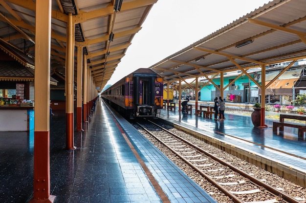 Eine schöne Aussicht auf den Bahnhof Chiang Mai in Thailand