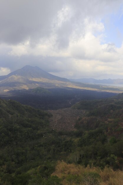 Eine schöne Aussicht auf den Berg Kintamani in Bali Indonesien