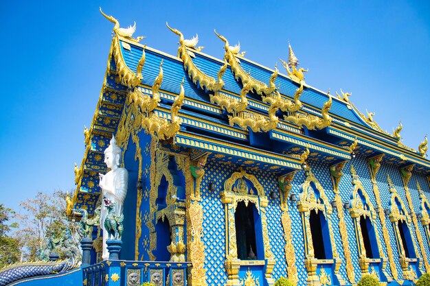 Eine schöne Aussicht auf den Blauen Tempel in Chiang Rai Thialand