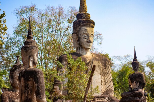 Eine schöne Aussicht auf den Buddha Park in Nong Khai Thailand