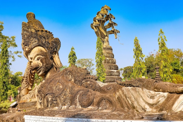 Eine schöne Aussicht auf den Buddha Park in Nong Khai Thailand