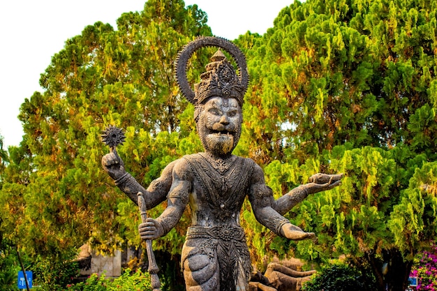 Eine schöne Aussicht auf den Buddha Park in Vientiane Laos