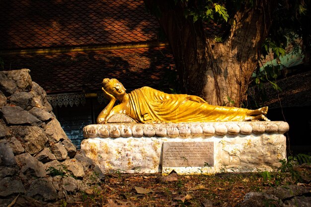 Foto eine schöne aussicht auf den buddhistischen tempel in chiang rai thailand