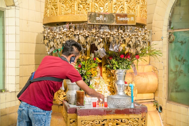 Eine schöne Aussicht auf den buddhistischen Tempel in Yangon Myanmar